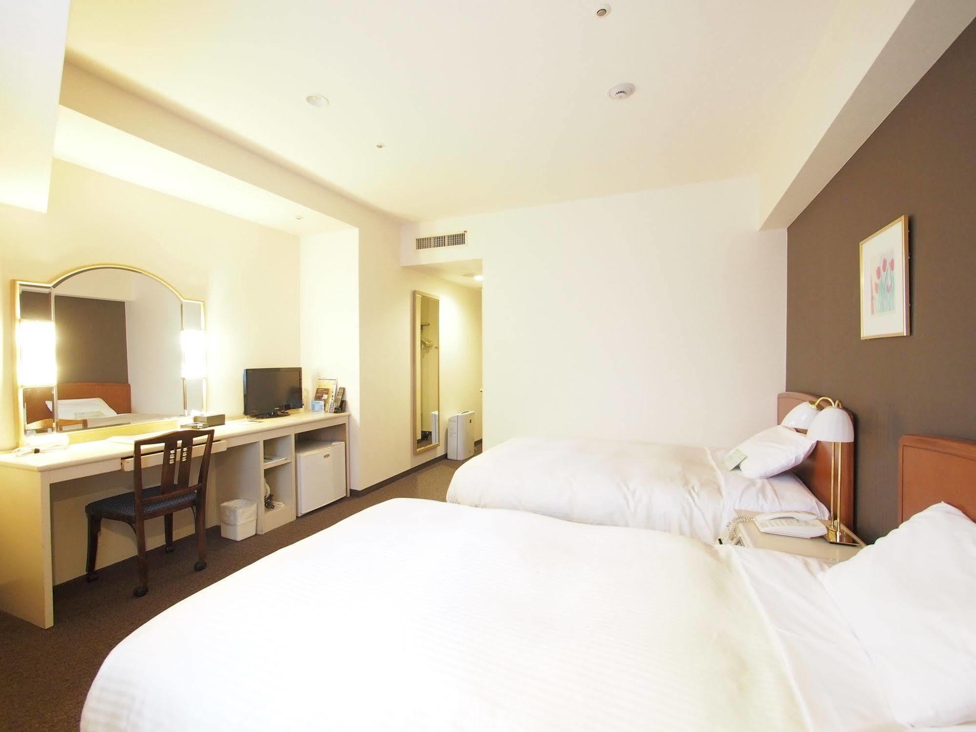 Yokohama Isezakicho Washington Hotel Экстерьер фото