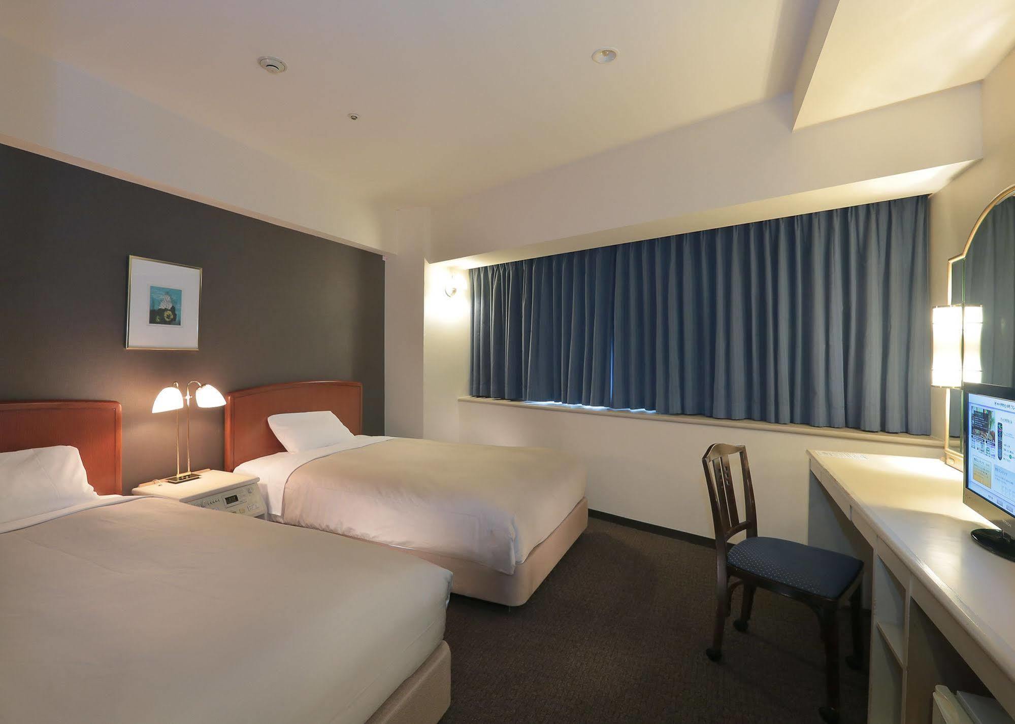 Yokohama Isezakicho Washington Hotel Экстерьер фото